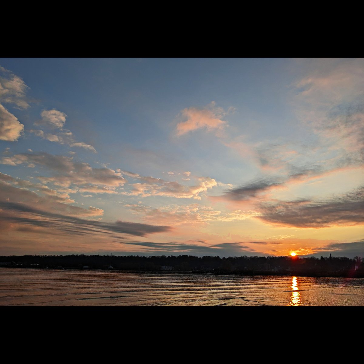 We headed to Kelso Beach in hopes to catch the last sunrise this year before they change the clocks on us once again! LOL #sunrise