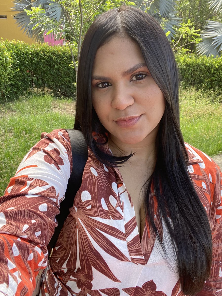 Hoy sustento avances de mi Tesis de Grado como Magíster en Gerencia Estratégica de Mercados 📚🥰🙏🏻 Ya falta poco… 👩🏻‍💻🤩👩🏻‍🎓