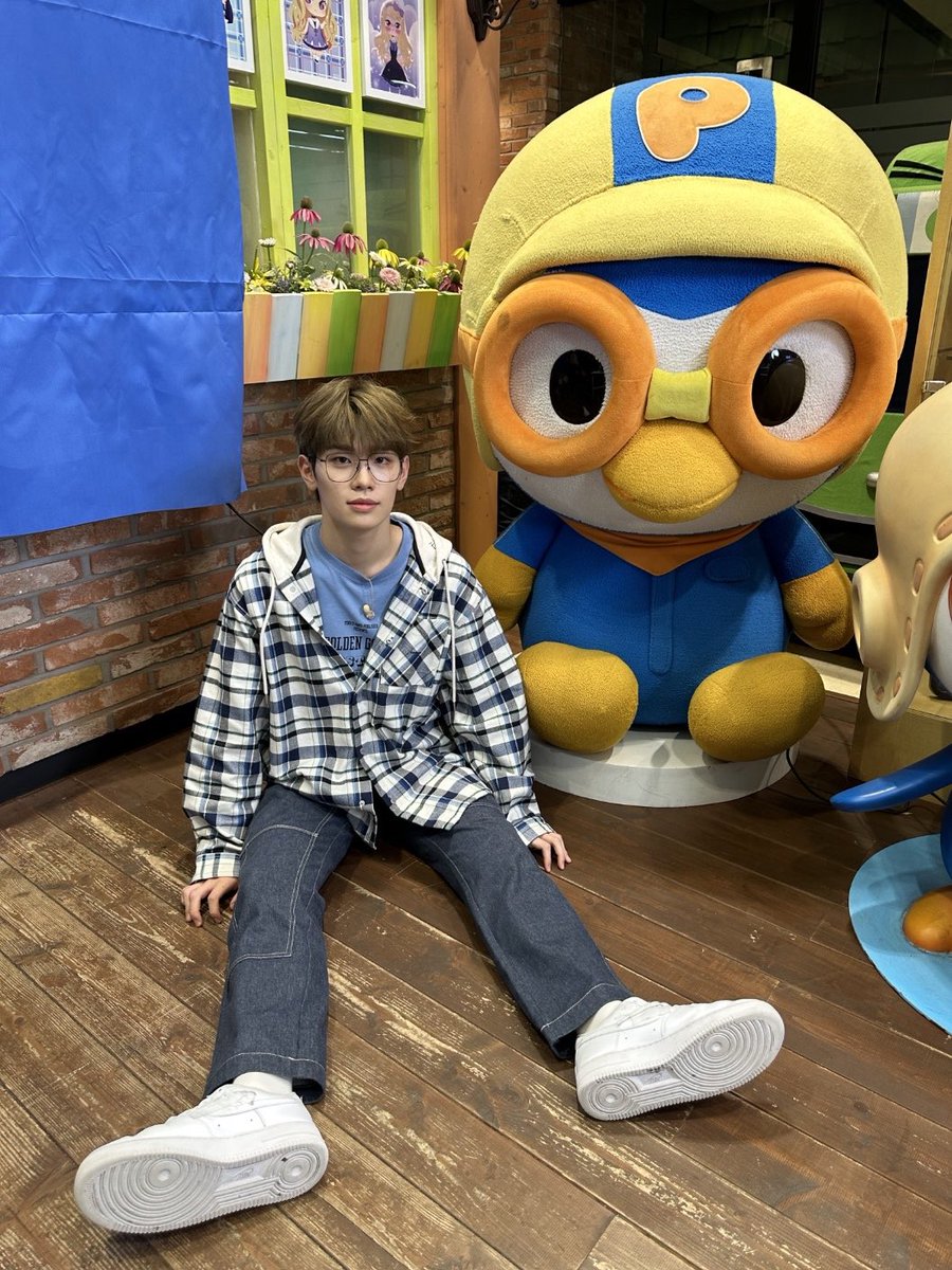 ZB1_official's tweet image. _💌

제로즈야 ㅋㅋㅋㅋ
르세라핌 선배님 UNFORGIVEN 갑자기 부르고 싶어서 불렀어!
동심 찾기 어때 
뽀로로 타요 그리고 태래❤️

#KIMTAERAE #김태래
#ZEROBASEONE #ZB1 #제로베이스원