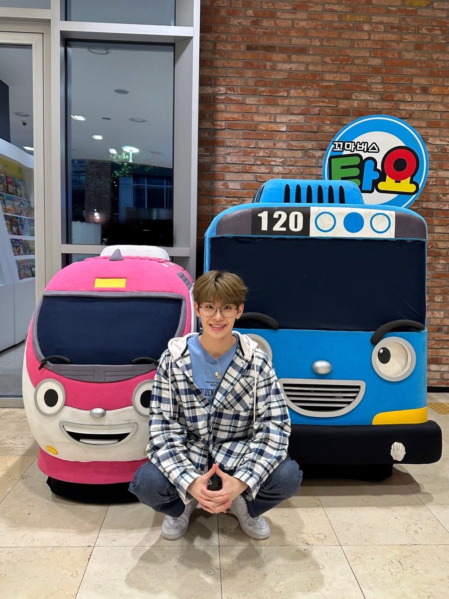 ZB1_official's tweet image. _💌

제로즈야 ㅋㅋㅋㅋ
르세라핌 선배님 UNFORGIVEN 갑자기 부르고 싶어서 불렀어!
동심 찾기 어때 
뽀로로 타요 그리고 태래❤️

#KIMTAERAE #김태래
#ZEROBASEONE #ZB1 #제로베이스원