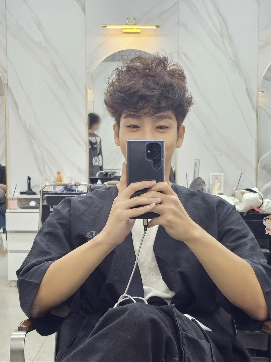 머리카락만 똑 떼어질거같음