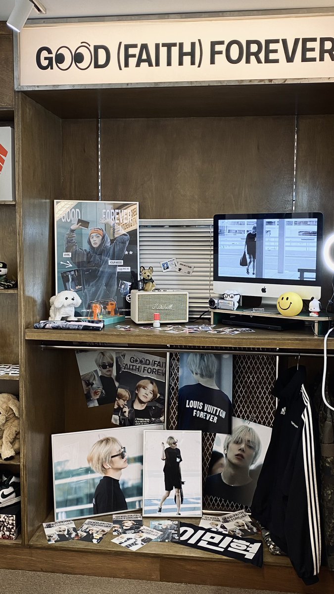카페에서 나오는 노래랑 댕스웩분위기가 잘어울려서 눈물이막막남😭🤟🏻💥

#GOOD_MINHYUK_FOREVER
#GFF93113 #민혁 #MINHYUK