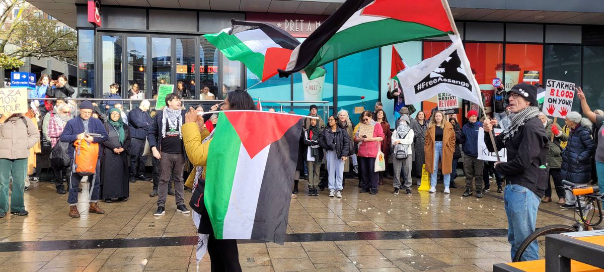 SAsiaSolidarity's tweet image. At Euston station, in #Starmer&apos;s constituency: &quot;Keir Starmer, you can&apos;t hide, we charge you with genocide!&quot;. #CeasefireNOW! &quot;Stop Killing Children!&quot; #FreePalestine #Gaza #GazaGenocide. Now marching to join the mass rally at Trafalgar Square!