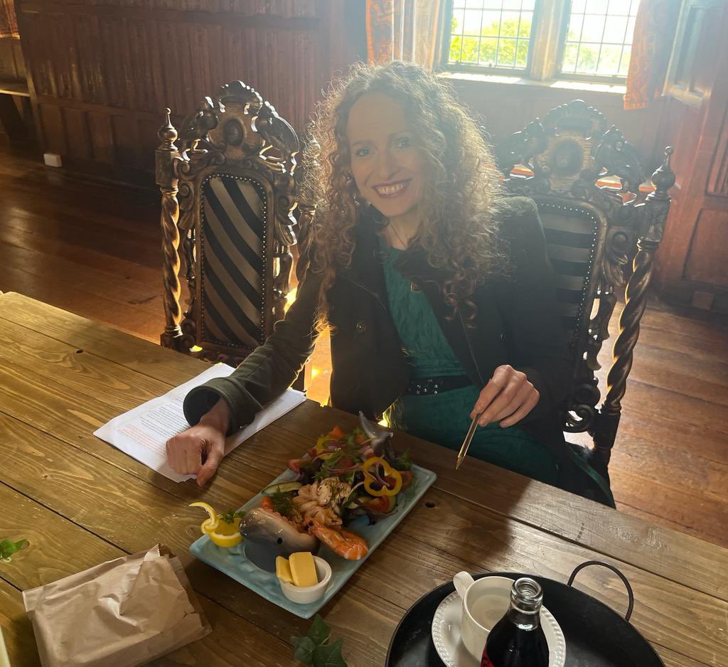Oh no a shark eating my lunch in a break from filming #secretsoftheroyalpalaces earlier this summer. Catch the show on Love and Marriage tonight at 8.30 on <a href="/channel5_tv/">Channel 5</a> <a href="/olliecwright/">oliverwright</a> <a href="/all3media/">All3Media</a>