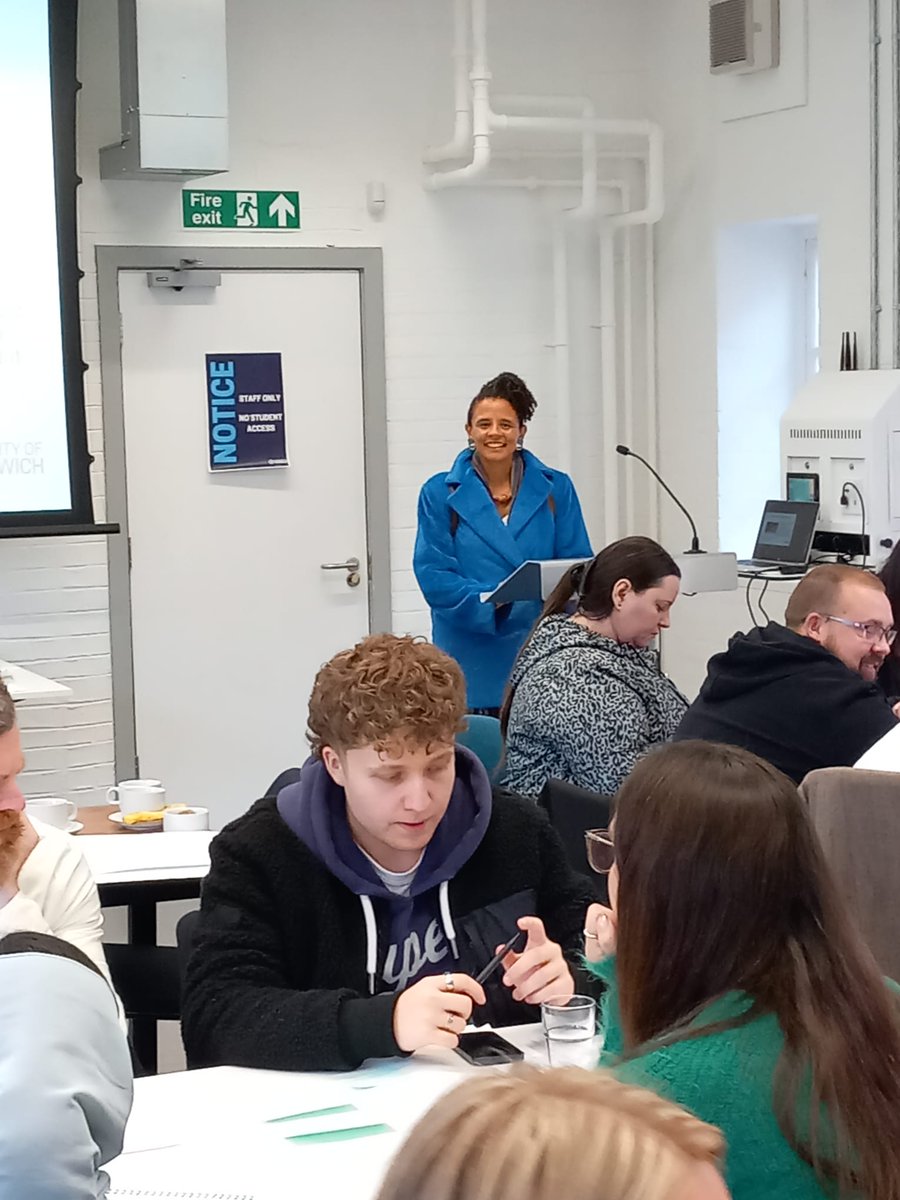 TheHalfArtist's tweet image. #GreHack goes from strength to strength. 50 students, several criminologists, 3 Met detectives and 2 days of hard debate on how to police London fairly,  justly and free from discrimination. Watch this space @GRE_FLAS @GRELawCrim