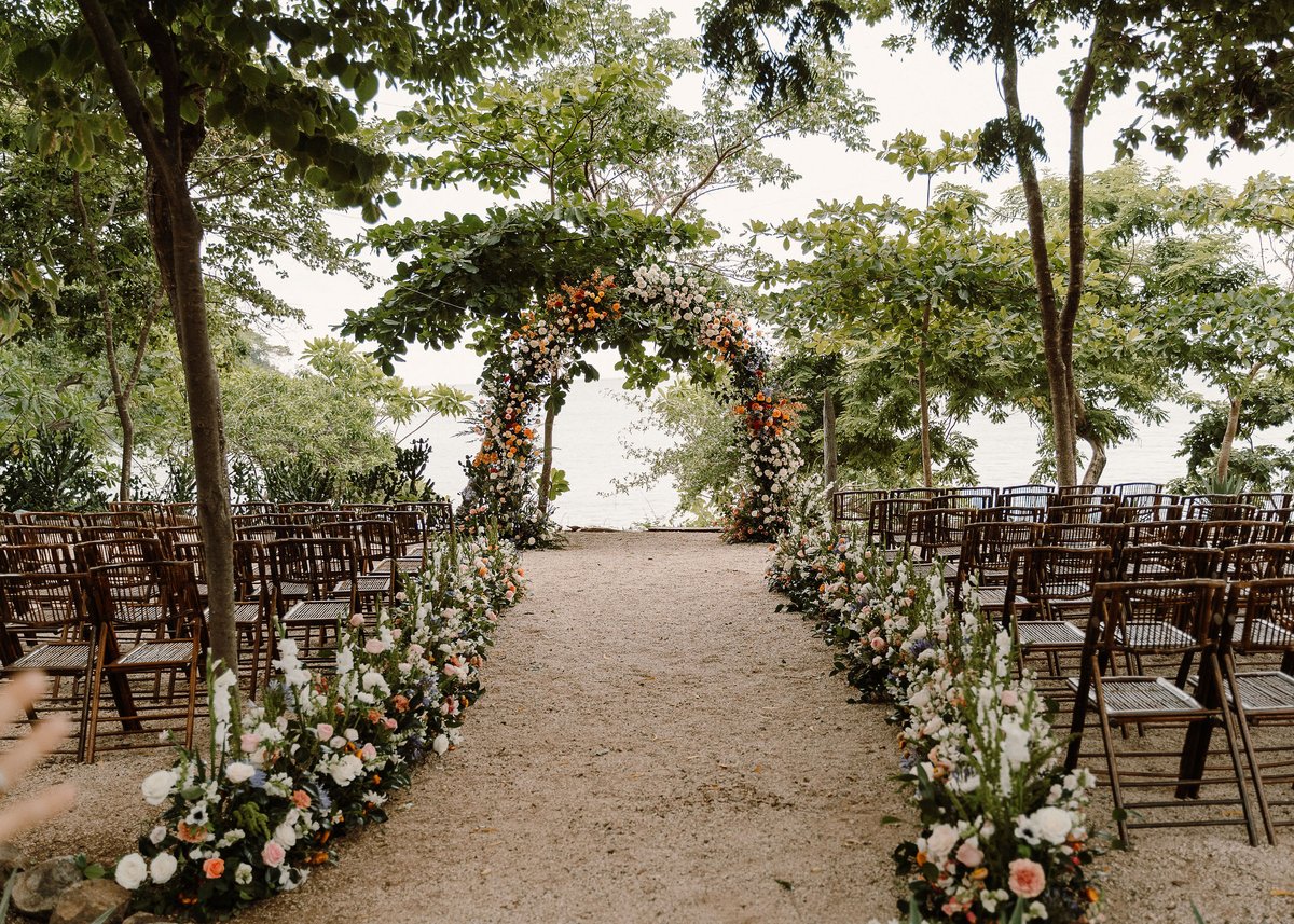 Nature's beauty framing their love story 🌺🌊💍 

#BeachWeddingBliss #FloralArchMagic 

•
•
•
Captured by: @rawshoots

#costaricaweddingplanner #costaricaweddings #CostaRica #DestinationWedding #DestinationWeddingCostaRica #DestinationWeddingPlanner #WeddingCo...