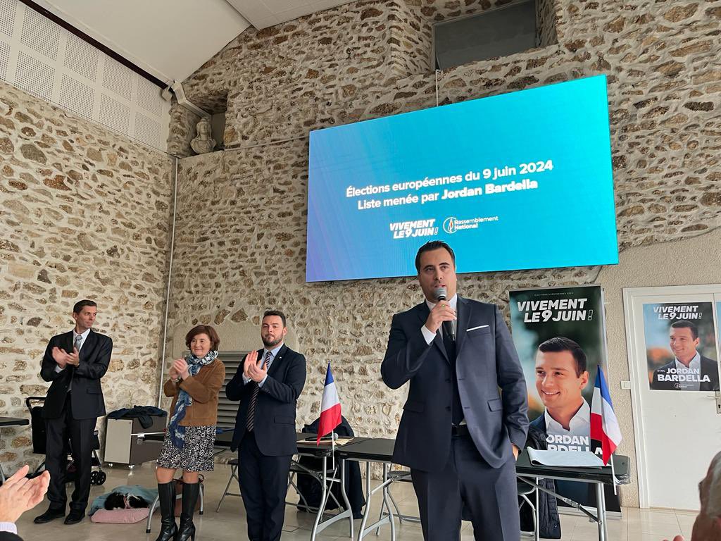 AymericDurox's tweet photo. 🔴 Plus de 150 personnes présentes pour assister à la conférence sur l’🇪🇺 animée par @MauvieuxKevin à Pontault-Combault.

La dynamique continue en Seine-et-Marne et nous sommes plus que jamais en ordre de bataille pour le 9 juin derrière @J_Bardella .

#VivementLe9Juin 💪 🇫🇷 https://t.co/BezSTwufMU