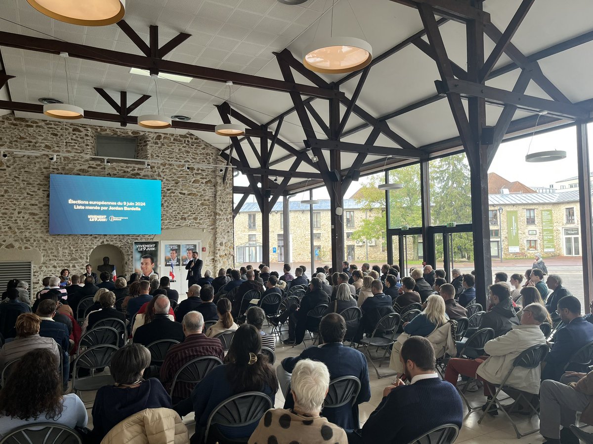 AymericDurox's tweet photo. 🔴 Plus de 150 personnes présentes pour assister à la conférence sur l’🇪🇺 animée par @MauvieuxKevin à Pontault-Combault.

La dynamique continue en Seine-et-Marne et nous sommes plus que jamais en ordre de bataille pour le 9 juin derrière @J_Bardella .

#VivementLe9Juin 💪 🇫🇷 https://t.co/BezSTwufMU