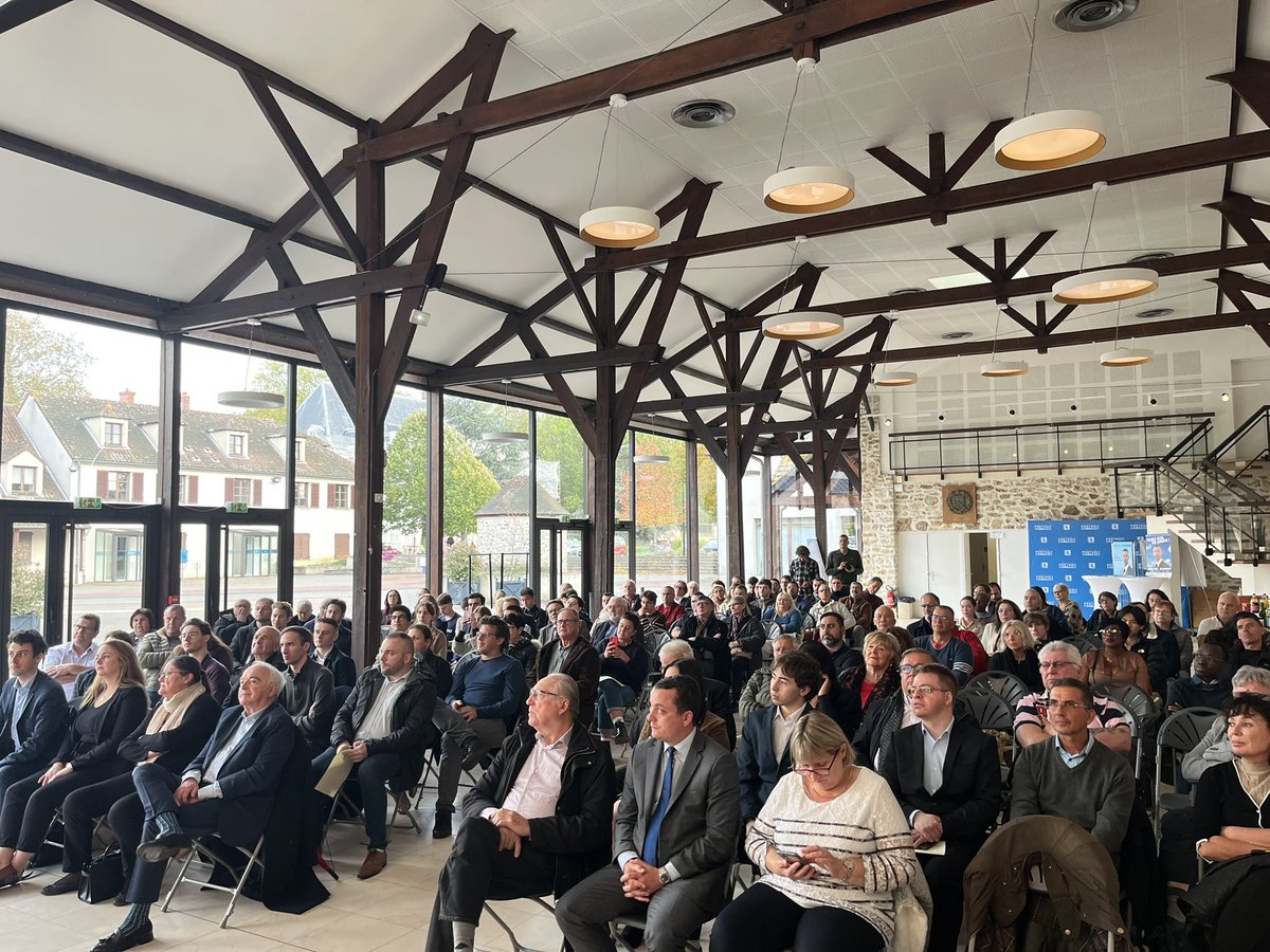 AymericDurox's tweet photo. 🔴 Plus de 150 personnes présentes pour assister à la conférence sur l’🇪🇺 animée par @MauvieuxKevin à Pontault-Combault.

La dynamique continue en Seine-et-Marne et nous sommes plus que jamais en ordre de bataille pour le 9 juin derrière @J_Bardella .

#VivementLe9Juin 💪 🇫🇷 https://t.co/BezSTwufMU