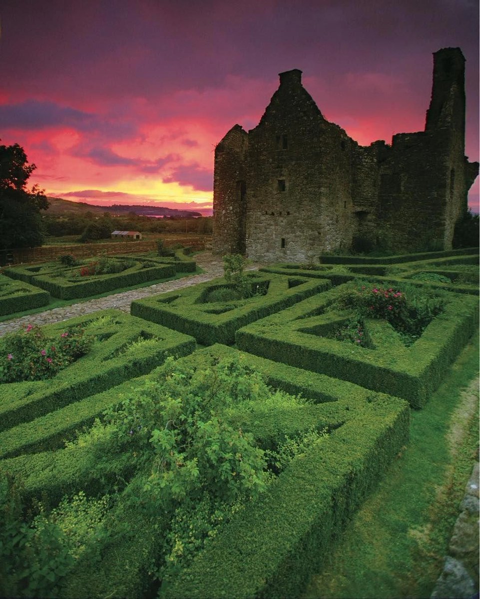 HoganSOG's tweet photo. Castle Tully sunset. built in 1612. near the shore of Lough Erne. County Fermanagh, Northern Ireland. NMP. https://t.co/4m7fYgwViQ