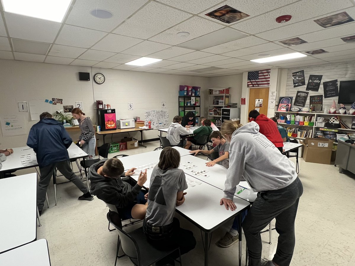 HeskTech's tweet image. People of the American Revolution matching game to review what they learned during the week. Kids love games! #matchinggame #studentengagement