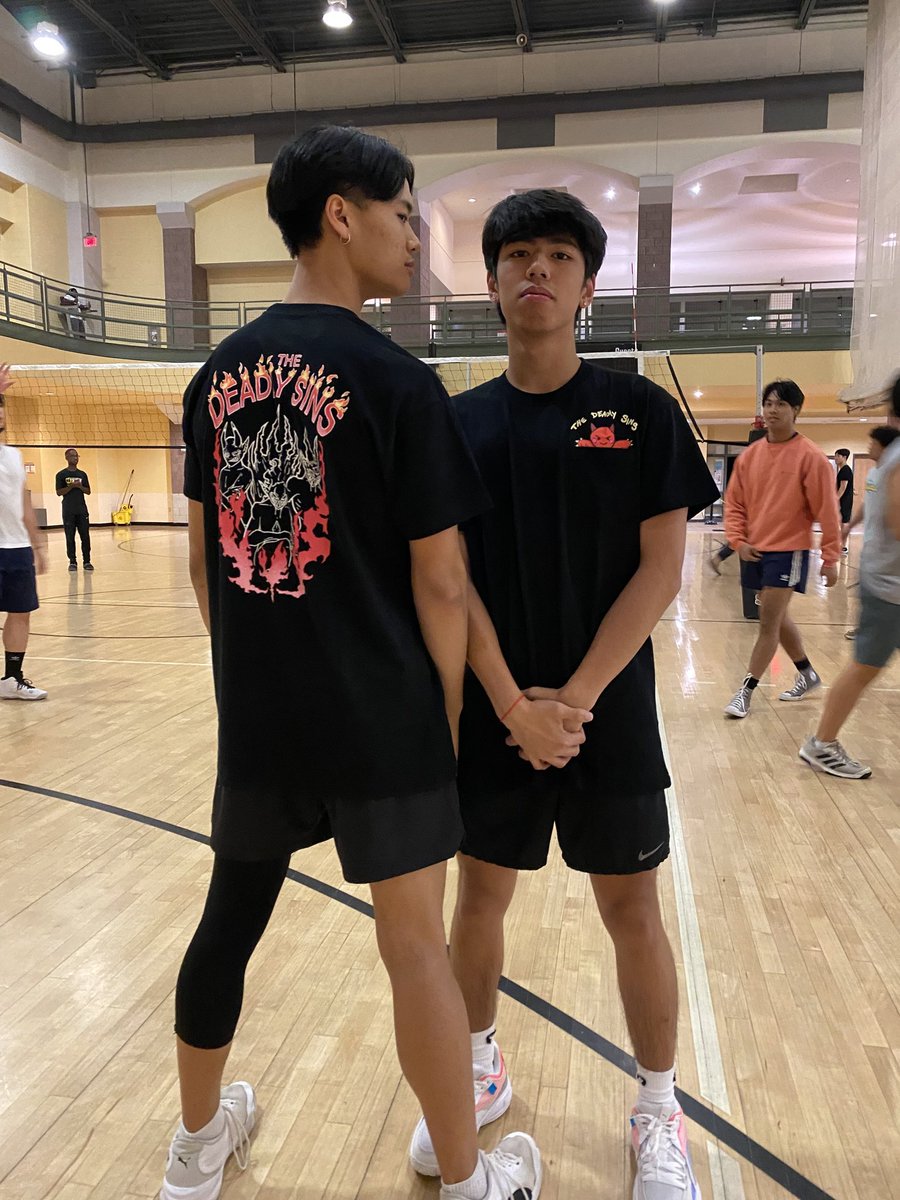 𝐄𝐓𝐄𝐑𝐍𝐀𝐋𝐒😈😇
𝐌𝐞𝐫𝐜𝐡𝐚𝐧𝐝𝐢𝐬𝐞 👕 🔥
Our merchandise has been selling quite well in our partners brick and mortar store in D.C.

A couple volleyball players decided to flex it on court 💪🏐

Want to flex some merch too?
Buy a Shirt here! eternalsgame.io/merchandise