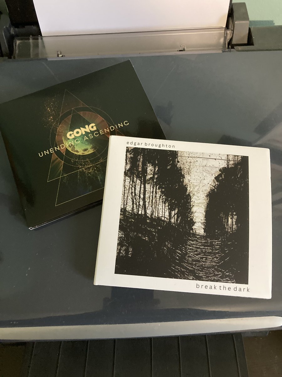 ProgWinds's tweet image. Postie has been and brought me two albums that a 14 year old me would have been delighted to receive back in 1972! Just shows that quality is eternal! #edgarbroughton #Gong