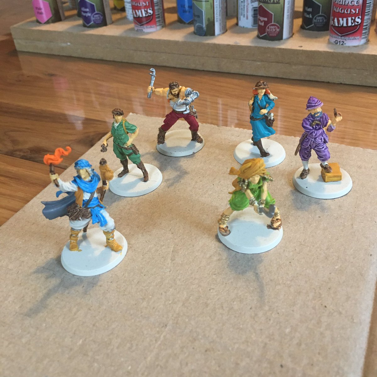 PhilippeKFDJ's tweet photo. Le temps idéal pour peindre des pitous… ^^
Aplats de couleurs pour les figurines d’Arkeis, c’est que le début… 🎶

#j2s #arkeis #peinturedefigurines https://t.co/CVg64jgysC