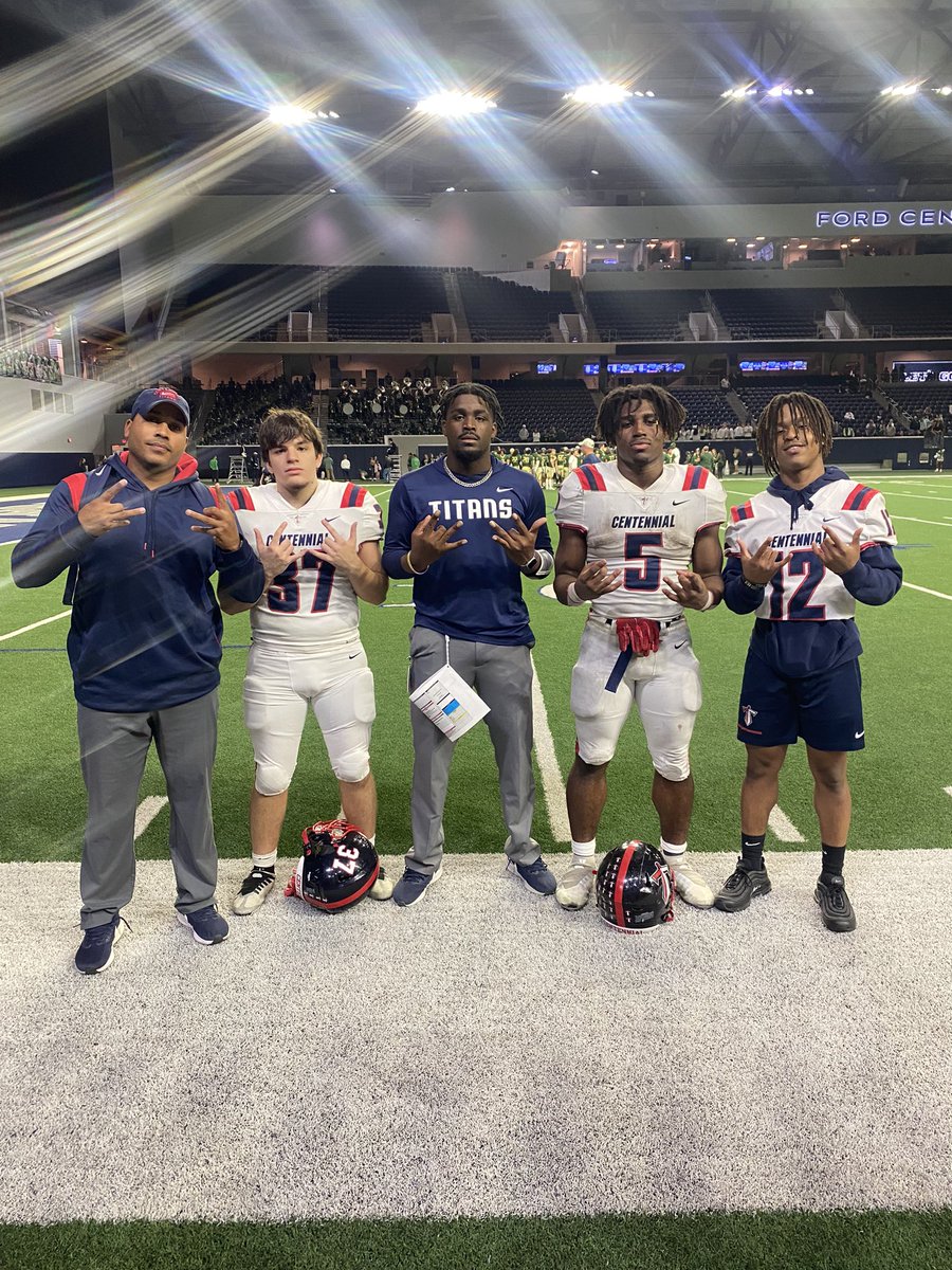 CoachHHill's tweet photo. As the season comes to an end, I had the pleasure to start my 1st #THSCA journey!! Proud of my boys and most definitely the 2 seniors as they persevered and stood on manhood to end the season off on a great note! #backfieldgetuspaid 🏈 #Cen10Strong ‼️ #coachingbruhz ⚡️ https://t.co/bGPtfeET2S