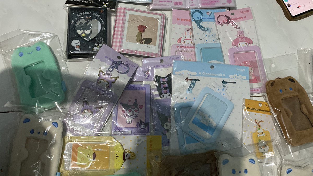 mau lelangan produk ducky world, art box, ada sanrio dll, ada yang mau join grup lagi?? 

wts kolbuk cahol card holder jastip sanrio