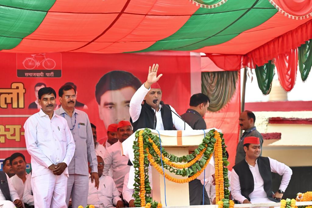 indiasavebharat's tweet image. PDA में कोशिश होगी कि जनता के हर वर्ग को जोड़ा जाए, कुछ लोग आए ना आए लेकिन ये जनता का PDA है।

- माननीय राष्ट्रीय अध्यक्ष श्री अखिलेश यादव जी, गोरखपुर

#AkhileshYadav #ISupportAkhilesh

#SamajwadiParty #TeamAkhilesh