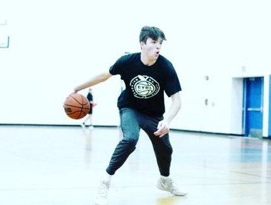 Really like the impact and feel from the big man 2024 Andrew Turnquist (Moravian Prep). Very good feel, can stretch the floor, and strong on the boards. One to really look at! #PhenomHSJamboree