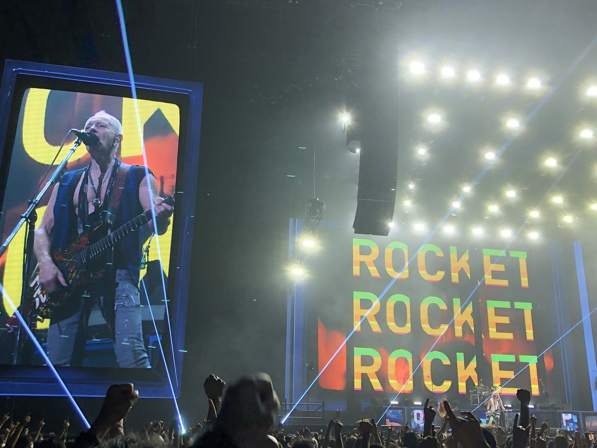 MI23_D's tweet photo. 2日目はモトリークルーからスタート！
今日も最���でした！

#モトリー・クルー
#MotleyCrue 
#デフ・レパ��ド 
#DefLeppard 
#Kアリーナ横浜 https://t.co/q1hGkzDKoM