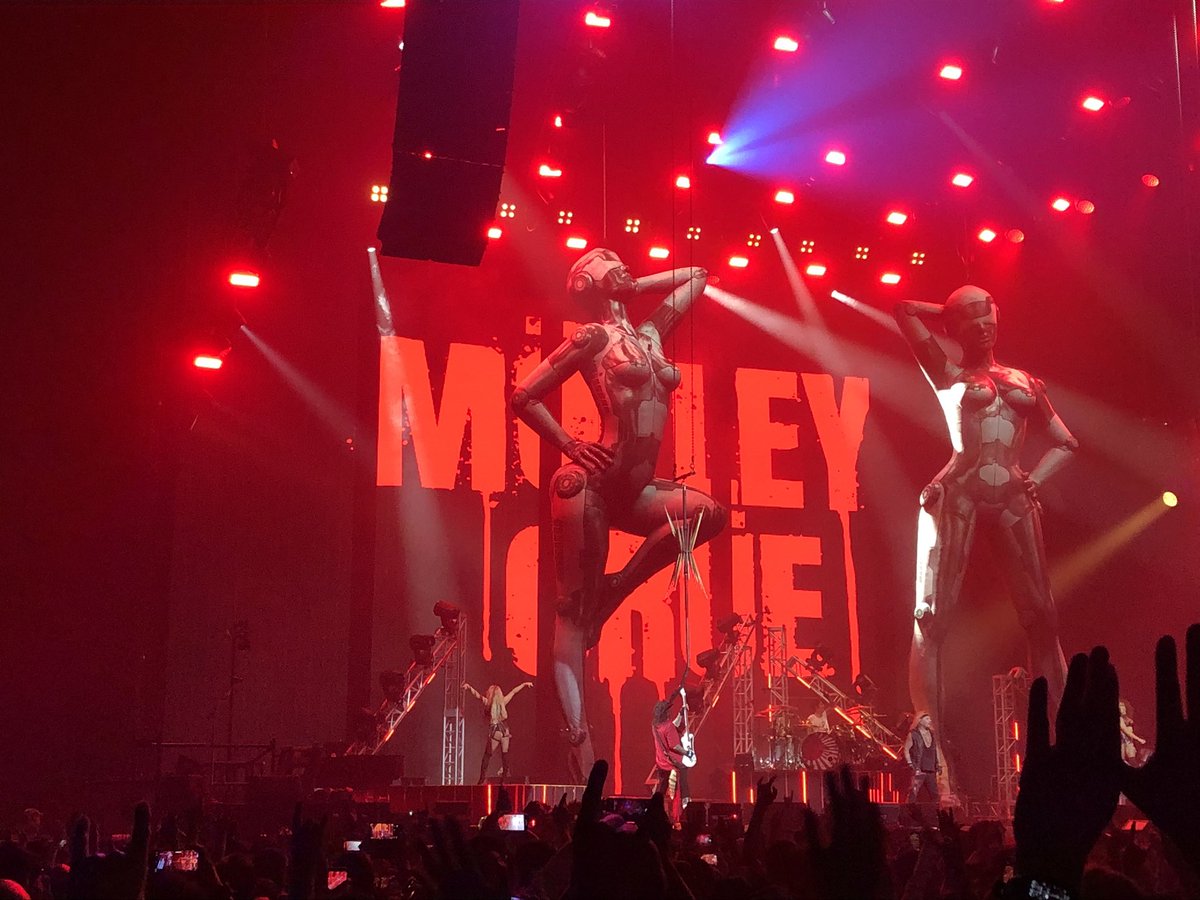 MI23_D's tweet photo. 2日目はモトリークルーからスタート！
今日も最���でした！

#モトリー・クルー
#MotleyCrue 
#デフ・レパ��ド 
#DefLeppard 
#Kアリーナ横浜 https://t.co/q1hGkzDKoM