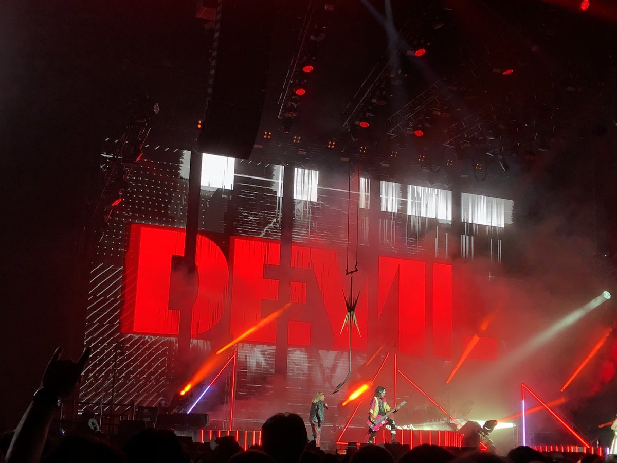 MI23_D's tweet photo. 2日目はモトリークルーからスタート！
今日も最���でした！

#モトリー・クルー
#MotleyCrue 
#デフ・レパ��ド 
#DefLeppard 
#Kアリーナ横浜 https://t.co/q1hGkzDKoM