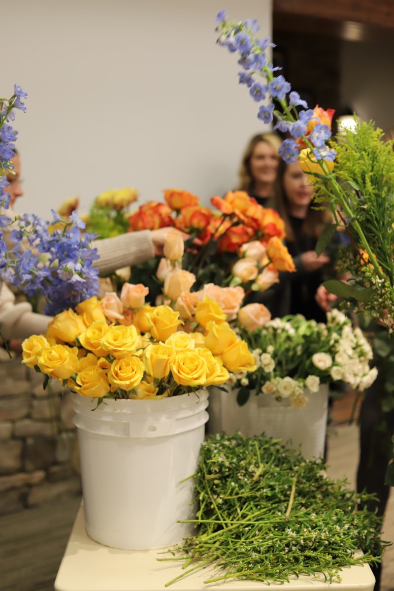 Penelope_Pots's tweet photo. The holidays are here and that means CLASSES! We will be hosting a slew of classes to make you the hostess with the mostess, the plant parent of your dreams, and a floral designer extraordinaire 💃🕺🏻 Stay tuned for our class schedule releasing this week! 

#danapointworkshop #n https://t.co/yXGRlEIxjl