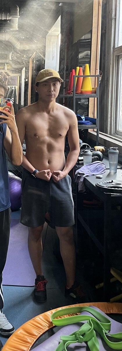 Mizar____'s tweet photo. 美好的一天从撸铁开始🦍 https://t.co/o9z5lGfgFR