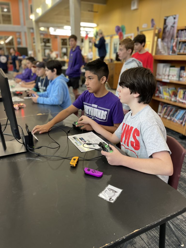 BMSS_LIB's tweet image. BISD MS Fall eSports Tournament happening right now!  Voss, North and South in the house today! @BoerneISD @BoerneMSSouth @griffinBISD @BoerneMSNorth @mstechie_2002