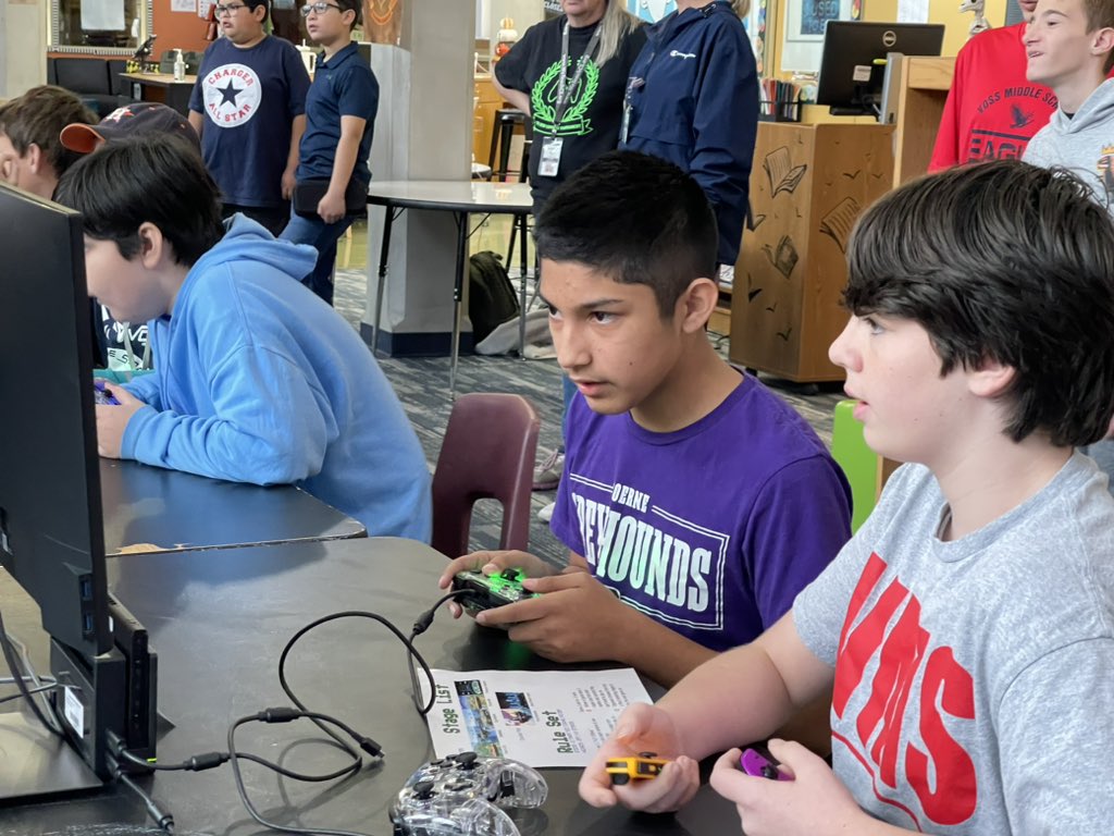 BMSS_LIB's tweet image. BISD MS Fall eSports Tournament happening right now!  Voss, North and South in the house today! @BoerneISD @BoerneMSSouth @griffinBISD @BoerneMSNorth @mstechie_2002