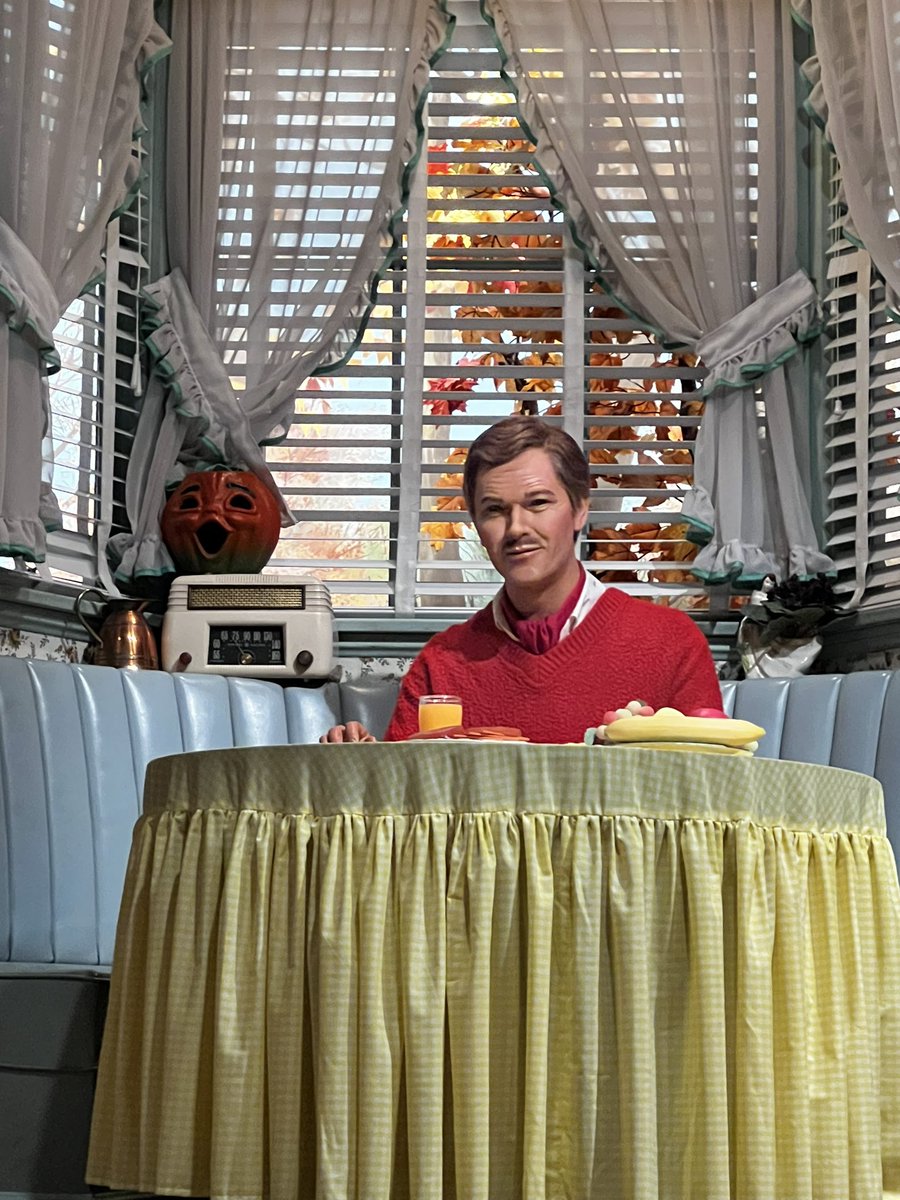 pattieprogress's tweet image. back with @daddyprogress 🎃