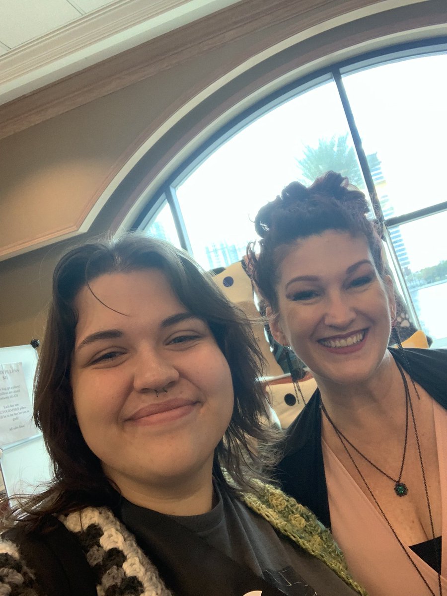 <a href="/CreationEnt/">Creation Entertainment</a> <a href="/AtomicBombshel1/">Andrea Hurtt-Actor</a> #CreationJax #emotionalsupportpillows love this booth and seeing her at all the cons