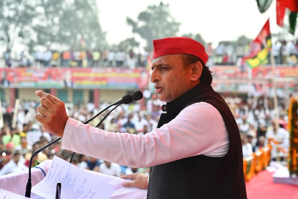 indiasavebharat's tweet image. जिस तरह का भेदभाव भारतीय जनता पार्टी में हो रहा है मुझे उम्मीद है इस तरह के सम्मेलन से बहुजन समाज जागरूक होगा। वो एक साथ आएंगे और इन गलत नीतियों के खिलाफ आने वाले 2024 के चुनाव में भाजपा को हराएंगे।

- माननीय राष्ट्रीय अध्यक्ष श्री अखिलेश यादव जी, गोरखपुर

#ISupportAkhilesh…