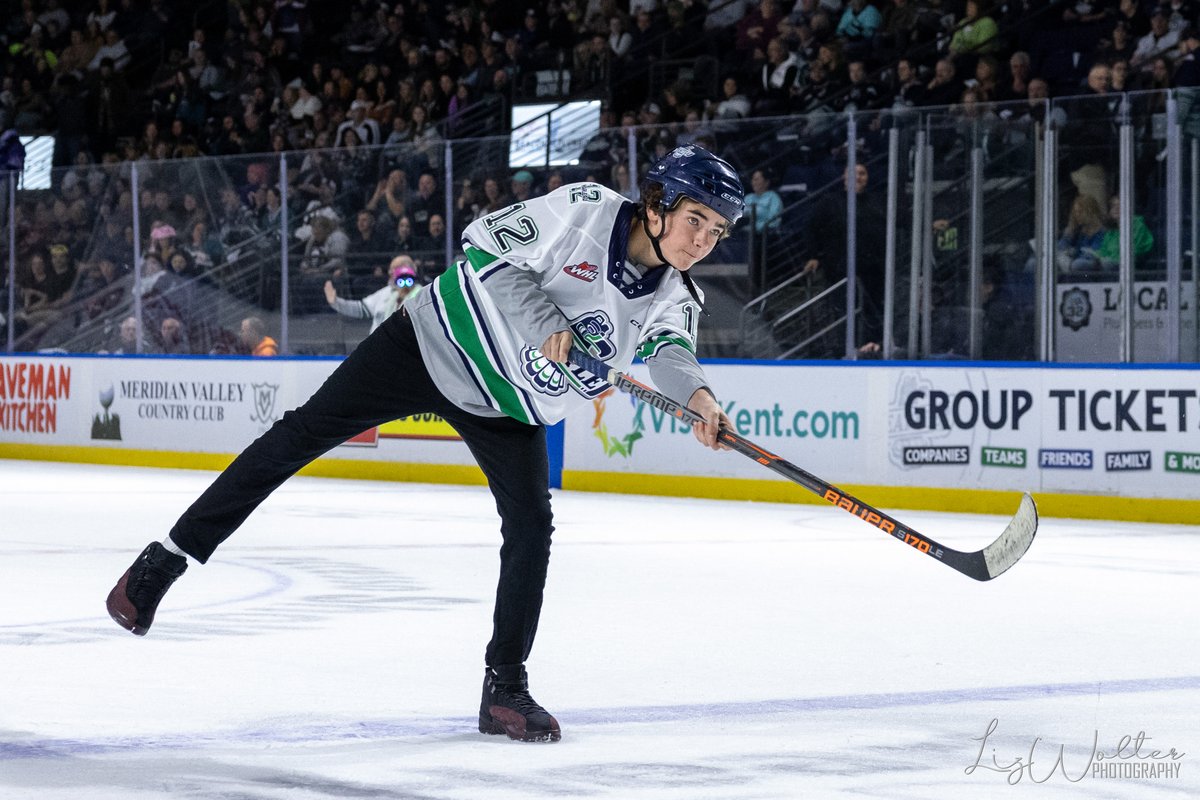 CSS_Futures's tweet photo. The fun wasn't over for Patrick Marleau and two of his sons last night once the puck dropped, as the three were able to participate in an intermission puck shooting challenge.
Photos by @wolter_liz
#BestInTheWest #SeattleThunderbirds #PatrickMarleau https://t.co/3jTUhBUcM8