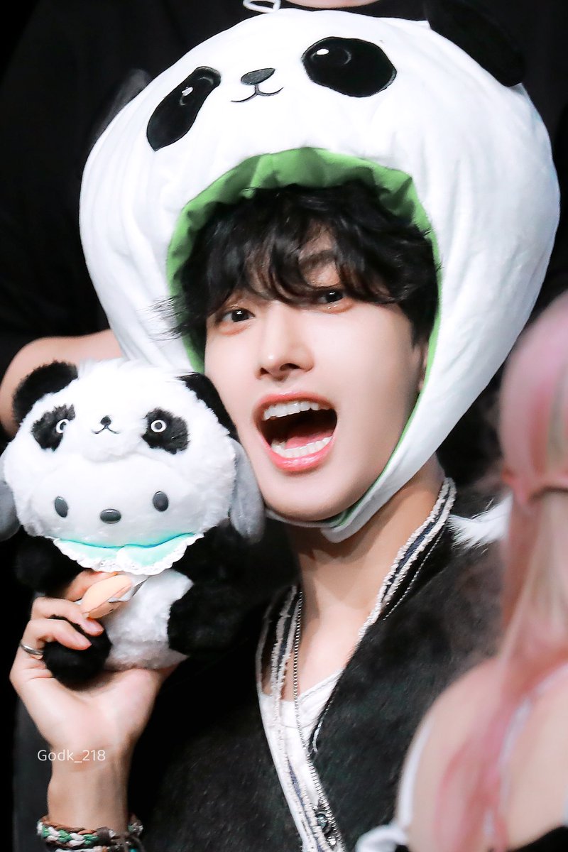 Godk_218's tweet photo. 231104 조은 팬싸

행복을 주는 보물 겸바오🐼

#SEVENTEEN #세븐틴 
#도겸 #DK https://t.co/RumdfN7Yub