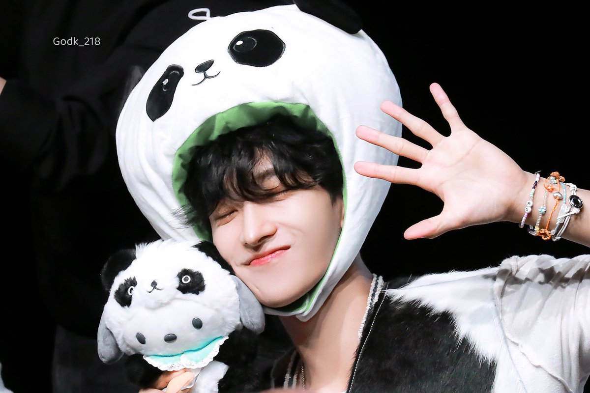 Godk_218's tweet photo. 231104 조은 팬싸

행복을 주는 보물 겸바오🐼

#SEVENTEEN #세븐틴 
#도겸 #DK https://t.co/RumdfN7Yub