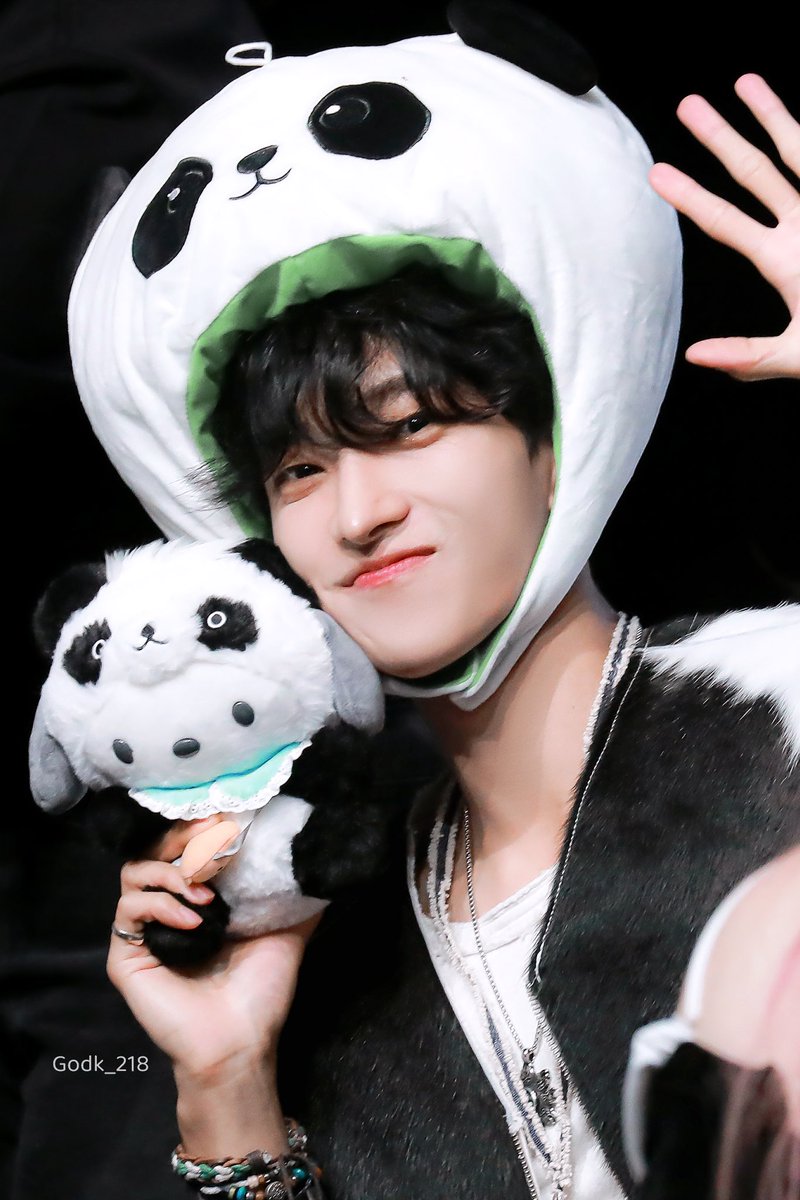 Godk_218's tweet photo. 231104 조은 팬싸

행복을 주는 보물 겸바오🐼

#SEVENTEEN #세븐틴 
#도겸 #DK https://t.co/RumdfN7Yub