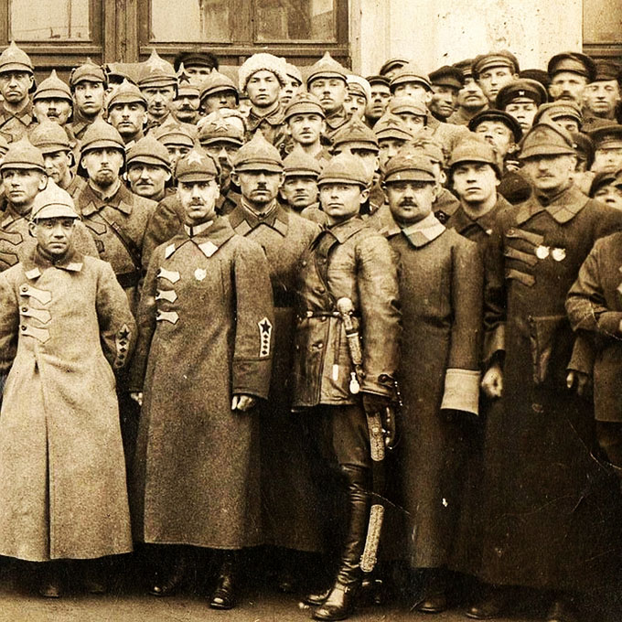 Salo50's tweet image. СССР. 4 ноября 1920 года. 
Совет Труда и Обороны принял решение о сокращении армии не менее чем на 2 млн. человек. 
Численность Красной Армии сократилась с 5,5 млн. до 562 тыс. человек.