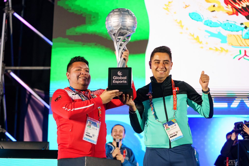 #PEC23 | México 🇲🇽 vence a Brasil 🇧🇷 y se proclama campeón de eFootball Open en el Campeonato Panamericano de Deportes Electrónicos.

🎮 La categoría femenina termina con la victoria brasileña frente a Argentina 🇦🇷.

📷: @GE_Federation