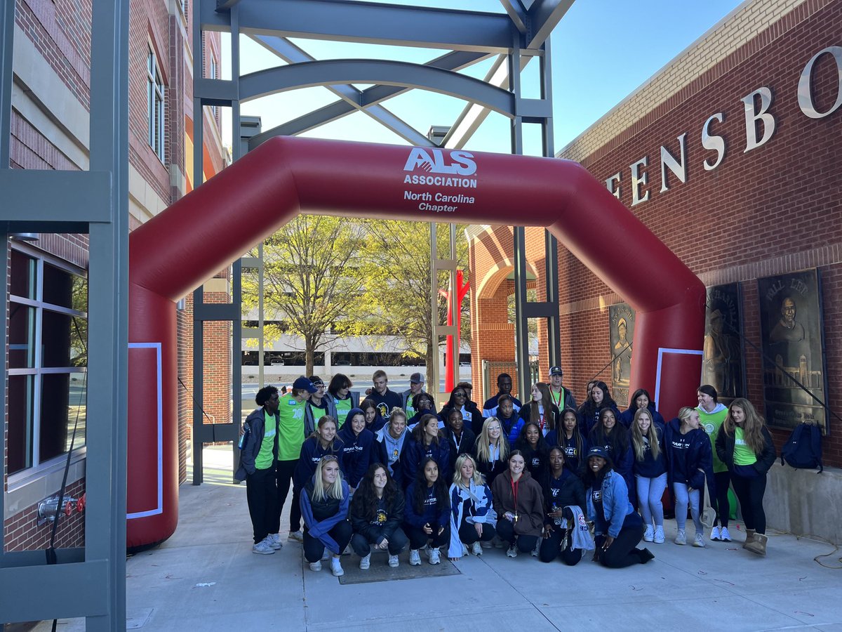 coll_michael's tweet image. UNC Greensboro Student-Athletes volunteered at walk to defeat ALS this morning!