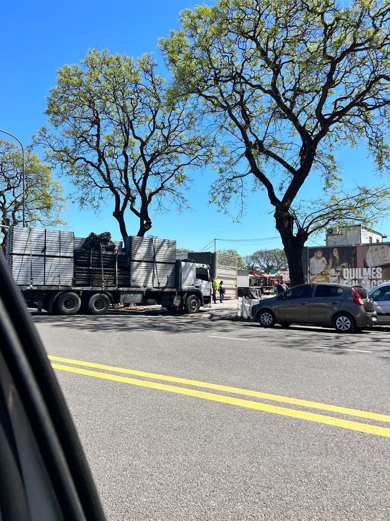 tswifterastour's tweet photo. 🚨| Trucks have arrived in Buenos Aires, Argentina! https://t.co/D0uVmG3jiP