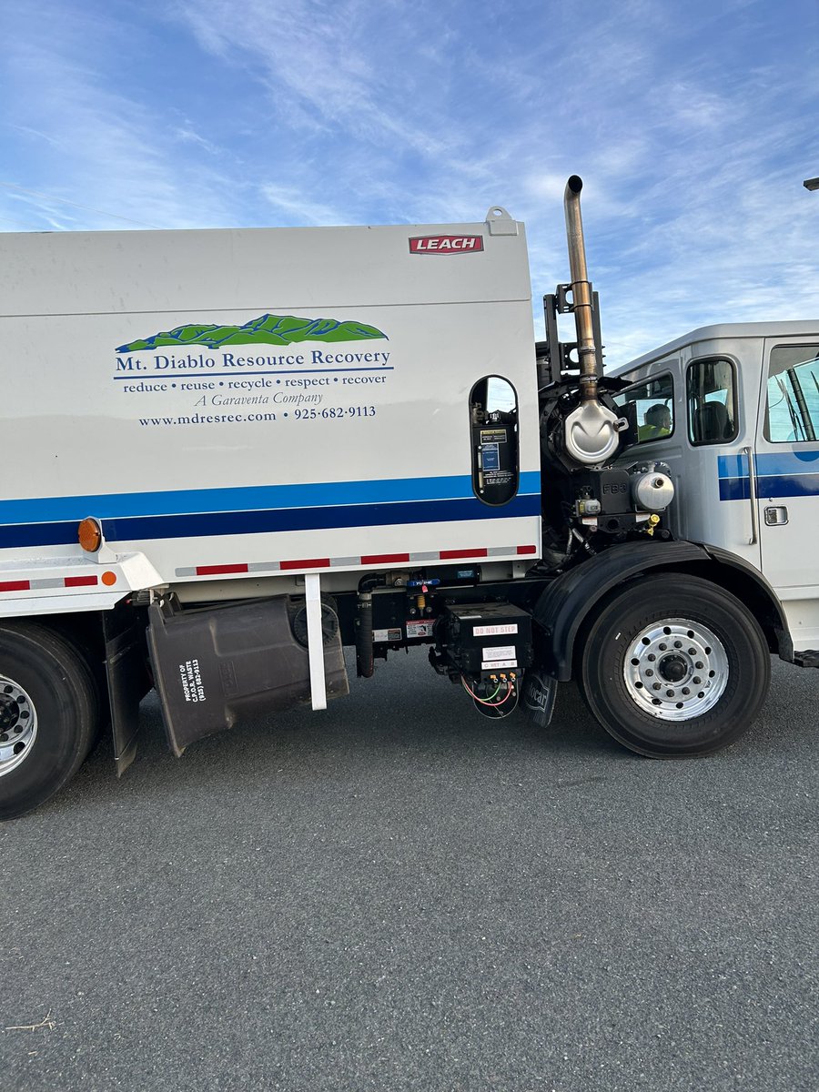 kishrajan's tweet photo. Concord City Cleanup day! Over 500 residents bringing their truckloads of disposal items to our staging area at the Concord Pavilion. Thanks @CA_Concord staff and our amazing @mtdiabloresrec team. #TrustedProvenEssential https://t.co/xosE59SFOK