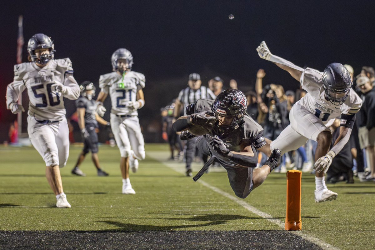 The Higley-Williams Field rivalry didn’t disappoint last night. With 2:00 left the Black Hawks took the lead on this diving score for senior Dylan Lee. But there was too much time on the clock. Higley quickly marched downfield for a TD and 2 pt conv. to win 36-35 with 0:26 left.