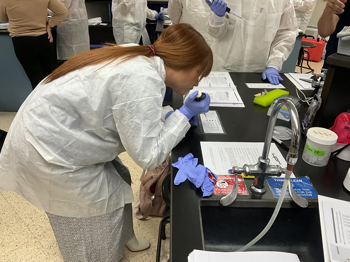 PDI Saturday!!  Great group of teachers learning the basics of #biotechexperinece <a href="/ABEProgOffice/">Amgen Biotech Experience (ABE) Program Office</a> <a href="/AmgenFoundation/">Amgen Foundation</a> <a href="/UPRHComunica/">UPR Humacao</a> <a href="/UPR_Oficial/">UPR</a> #15aniversary