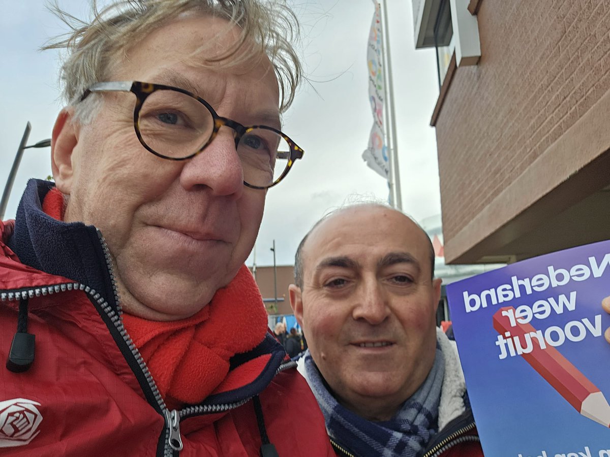 Gezamenlijke campagne dag GroenlinksPvdA in de Drechtsteden. Van Huis Aan Huis bijeenkomsten in Dordrecht tot flyeren in Alblasserdam en Papendrecht. Samen kan het💚❤️. 
<a href="/GLPapendrecht/">Groenlinks Papendrecht</a> <a href="/GL_Dordrecht/">GroenLinks Dordrecht</a> <a href="/PvdA/">Partij van de Arbeid</a> <a href="/GemAlblasserdam/">Gemeente Alblasserdam</a>