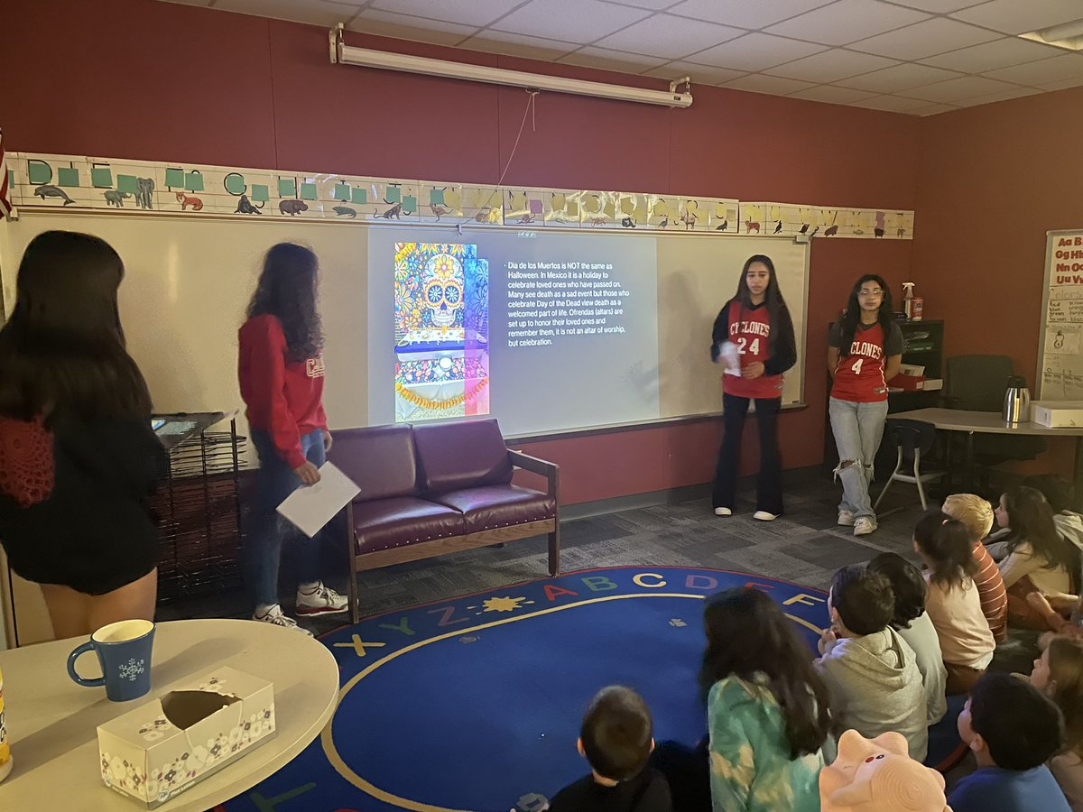 KristinHowell17's tweet photo. Thanks so much to the Hispanic Leadership Club at SFT @olatheschools for sharing your #DiaDeMuertos2023 traditions with our first graders! #Diversity @ICBobcats @JeanneMcD01 https://t.co/y7pkkJRoVt