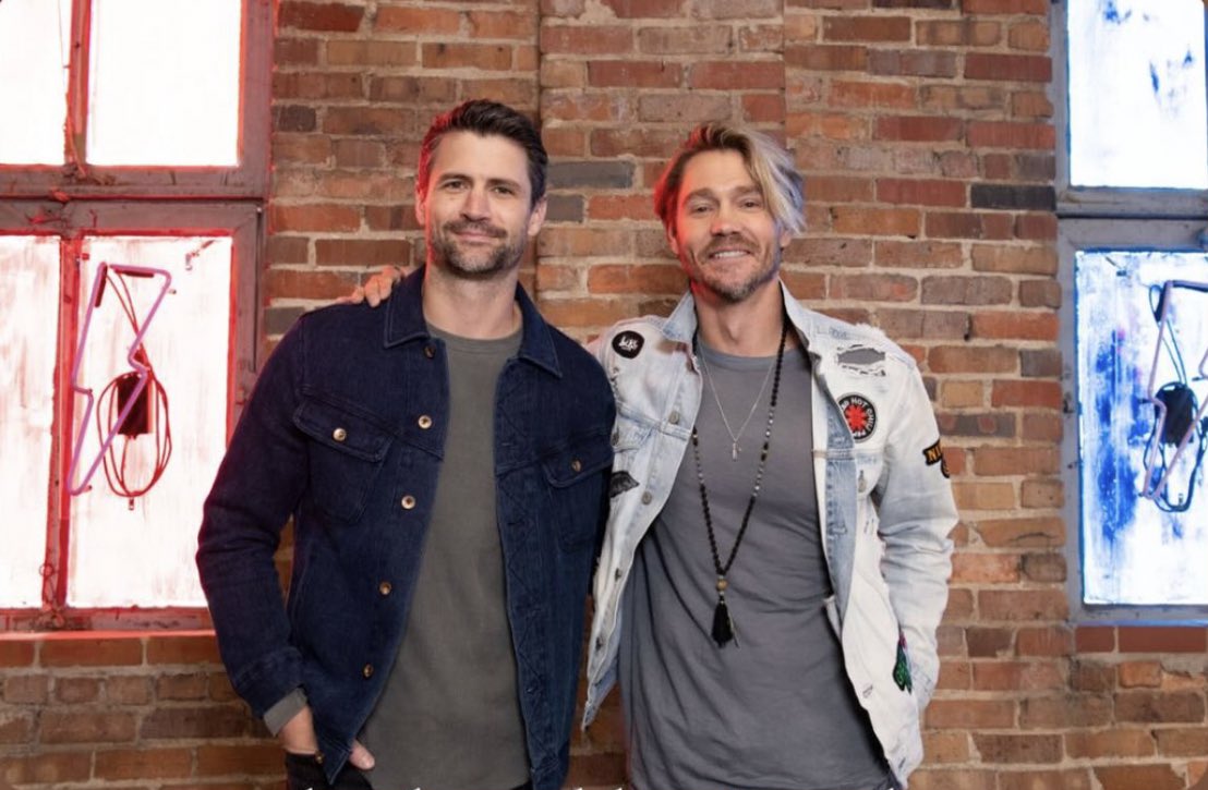 📲 | James e Chad ontem no TRIC em Wilmington (03/11). 

FWB Charity Events via IG Story (fwbcharityevents).