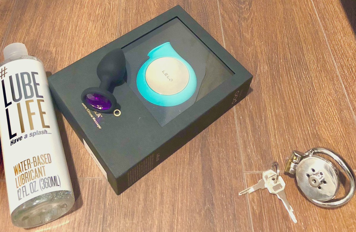 Mommy_Mere's tweet photo. Got some toys today☺️

…oh and my man got on too~

Super horny rn so I’m going to use my new vibrator for a couple of hours💗

Might be a while before I can respond to dms

Thanks to all my subs who helped me in my time of need!🩵
(Still would never fuck you ♠️) https://t.co/4FWMVKTnwC