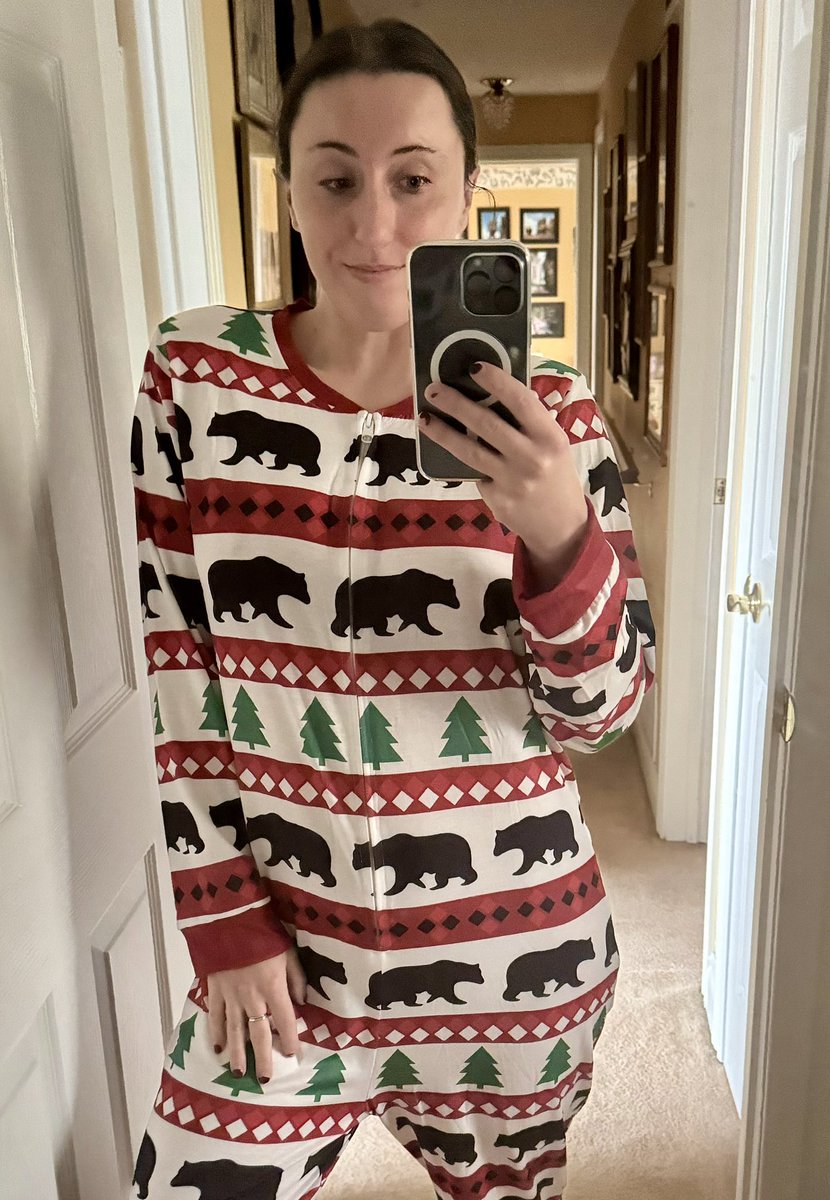 kristacollinss's tweet image. Ready for Christmas😆🎄 #matchingpjs