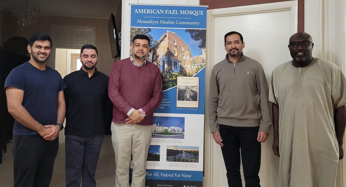 FazlMosque's tweet photo. #Ahmadiyya Muslim global brotherhood, 🇦🇺🇬🇧🇬🇭🇵🇰🇺🇸guests visiting #WashingtonDC from 5 continents (Australia, Europe, Africa, Asia, America) together at the historic @FazlMosque for prayer and fellowship https://t.co/vQYqMN9PAL