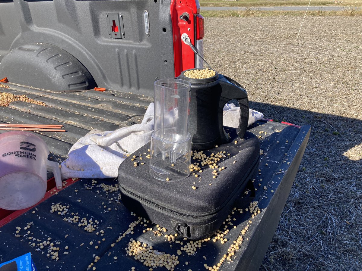 aewood73's tweet photo. My cooperator set aside today for harvestg soyb varty trial &amp; with it being https://t.co/Nb8ZsWsq8b trial @AustinBrownAg  came to help.  Not only were we generating data, but when not recording weights were discussing production issues.  What @NCExtension is about @ncsoybeans https://t.co/lOhXJJ6kCg